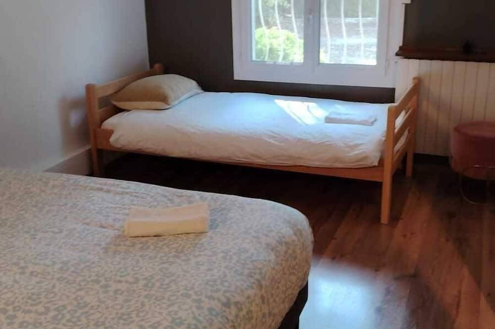 House in Rochefort with Private Pool & Ac in Rochefort-du-Gard, Nimes und Umgebung