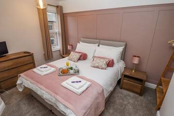 Log Cabin for 5 People in Lincoln, Lincolnshire, Photo 1