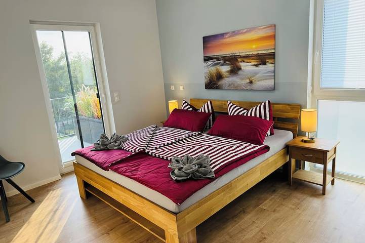 8P Ferienhaus ,,Seegelblick" in erster Seereihe mit Whirlpool, Sauna & Kamin in Pouch, Muldestausee