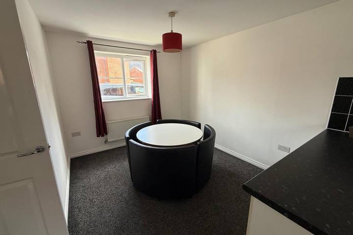 4 Bedroom house Sleeps 8 - Free Parking - Garden in Buckinghamshire