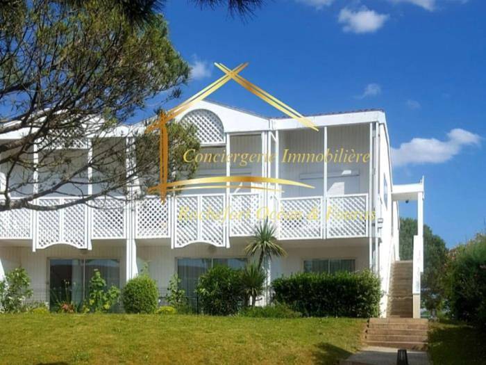 Appartement de vacances pour 4 personnes, avec vue sur l’océan ainsi que balcon/terrasse et piscine