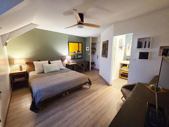 Location de vacances pour 2 personnes, avec Jacuzzi et Terrasse ainsi que Jardin et Piscine à Angles-sur-l'Anglin