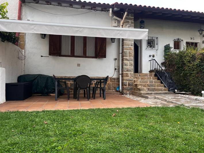 Ferienhaus 'Amets' mit Bergblick und privatem Garten in Yesa, Navarra Provinz