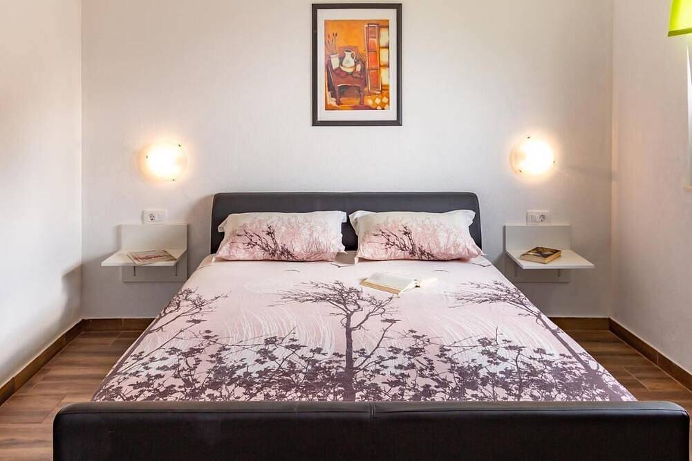 Hel leilighet, Apartments Eoli 1, 4+1 with a beautiful sea view and terrace, next to the sea in Brela, Makarska Riviera