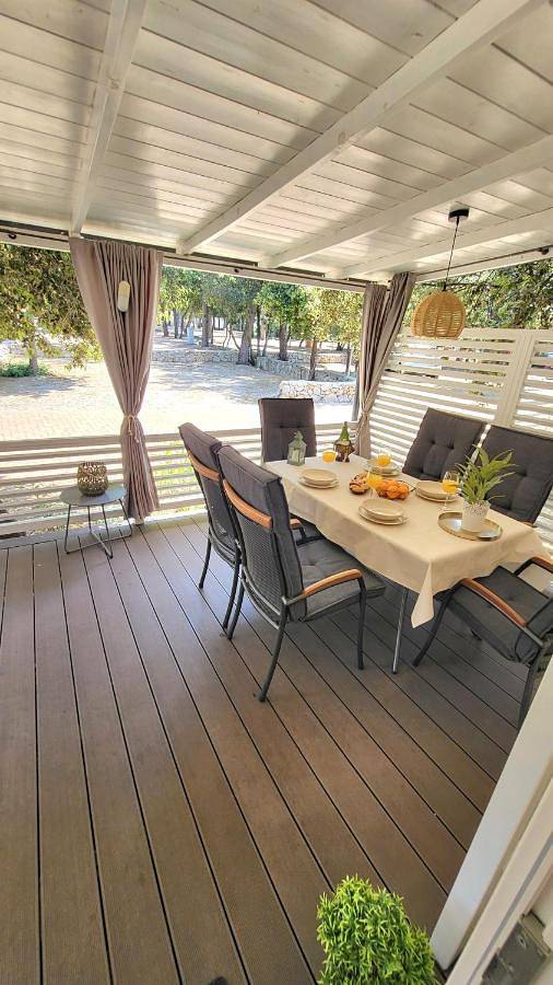 Camping voor 4 personen, with Balkon and Terras as well as Uitzicht in Biograd na Moru