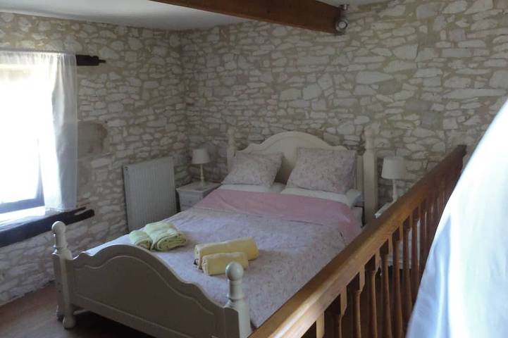 Gîte pour 2 personnes, avec terrasse, animaux acceptés à Douzains - 2
