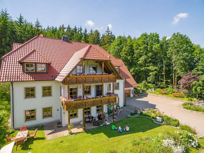Ferienhaus für 3 Personen, mit Balkon/Terrasse und Terrasse sowie Garten in Weismain