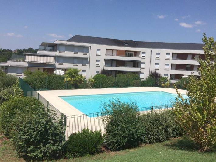 Location de vacances pour 8 personnes, avec Balcon et Terrasse ainsi que Jardin et Piscine à Brive-la-Gaillarde