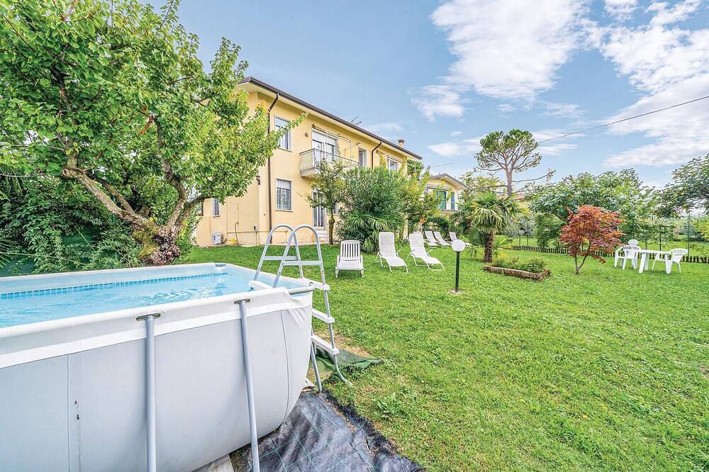 Appartement entier, Bel appartement à Lazise -Vr- in Lazise, Montagnes autour du lac de Garde