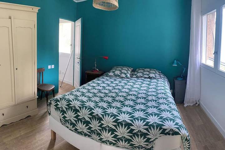 Magnificent villa overlooking the Massif des Maures swimming pool, terrace, vegetable garden in Pignans, Brignoles Region