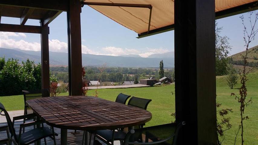 Gîte pour 10 personnes, avec piscine ainsi que jardin et vue à Estavar - 4