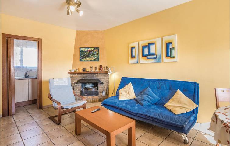 400m from Beach: Cozy Apartment with Terrace & Amenities in Mont-roig del Camp, Costa Dorada