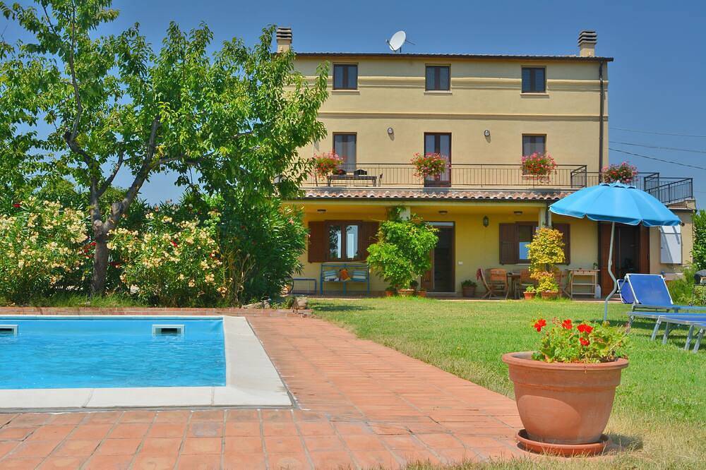 Villa for 10 People in Castel Frentano, Chieti Province