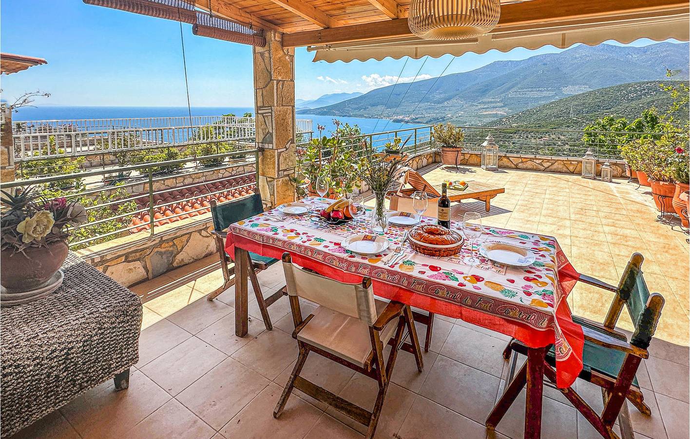 Apartment mit Meerblick, Terrasse und WiFi, 2 km zum Strand in Xiropigado, Kynouria