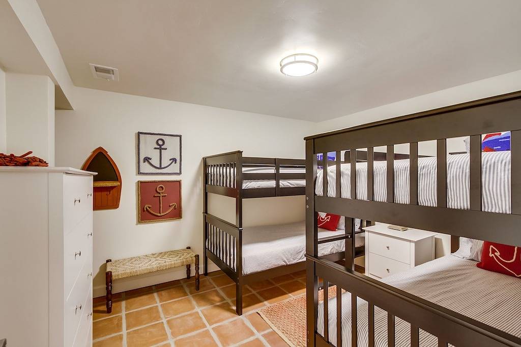 Gegenüber dem weißen Sand von Moonlight Beach - Full Ozean / Beach View in Encinitas, San Diego County