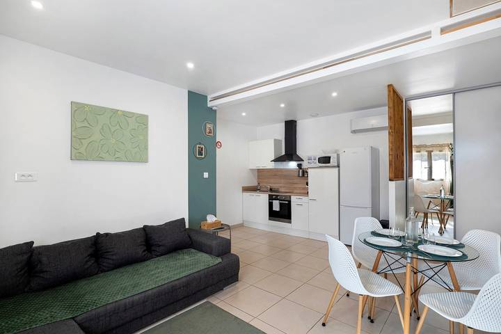 Hel lägenhet, Apartment 'Jolie Maisonnette Cosy 15 Min Mer' with Wi-Fi in Châteauneuf-les-Martigues, Medelhavskusten (Frankrike)