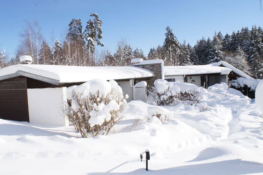 Bungalow Angela mit Terrasse in sonniger Südlage mit angrenzender Wiese in Grafenhausen, Südschwarzwald