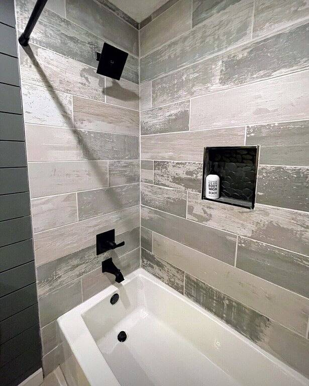 Neu aktualisiert Ferienhaus @ Bridges Bay Resort befindet sich am Teich in Dickinson County