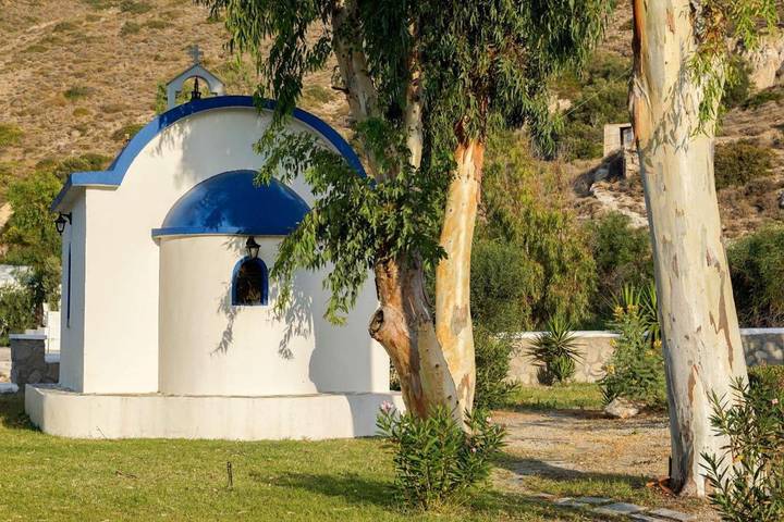 Hôtel pour 2 personnes, avec piscine ainsi que jardin et vue, animaux acceptés dans Adamas - 3