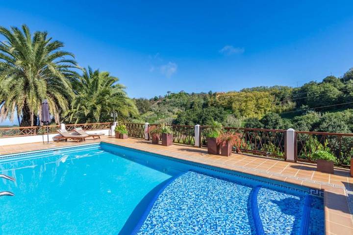 Casa rural para 4 personas, con terraza además de jardín y piscina en Moya