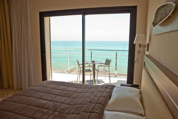 Hôtel pour 2 personnes, avec terrasse et vue dans Plage de la Pierre au Tambour - 3