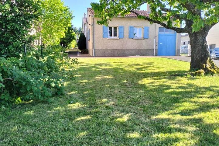 Maison de vacances pour 4 personnes, avec jardin à Saint-Julien-Chapteuil