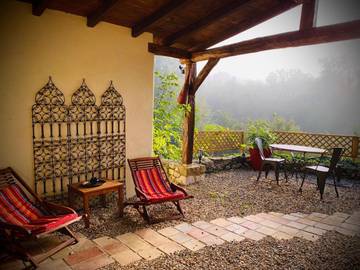 Gîte pour 4 personnes, avec vue ainsi que piscine et jardin à Duras