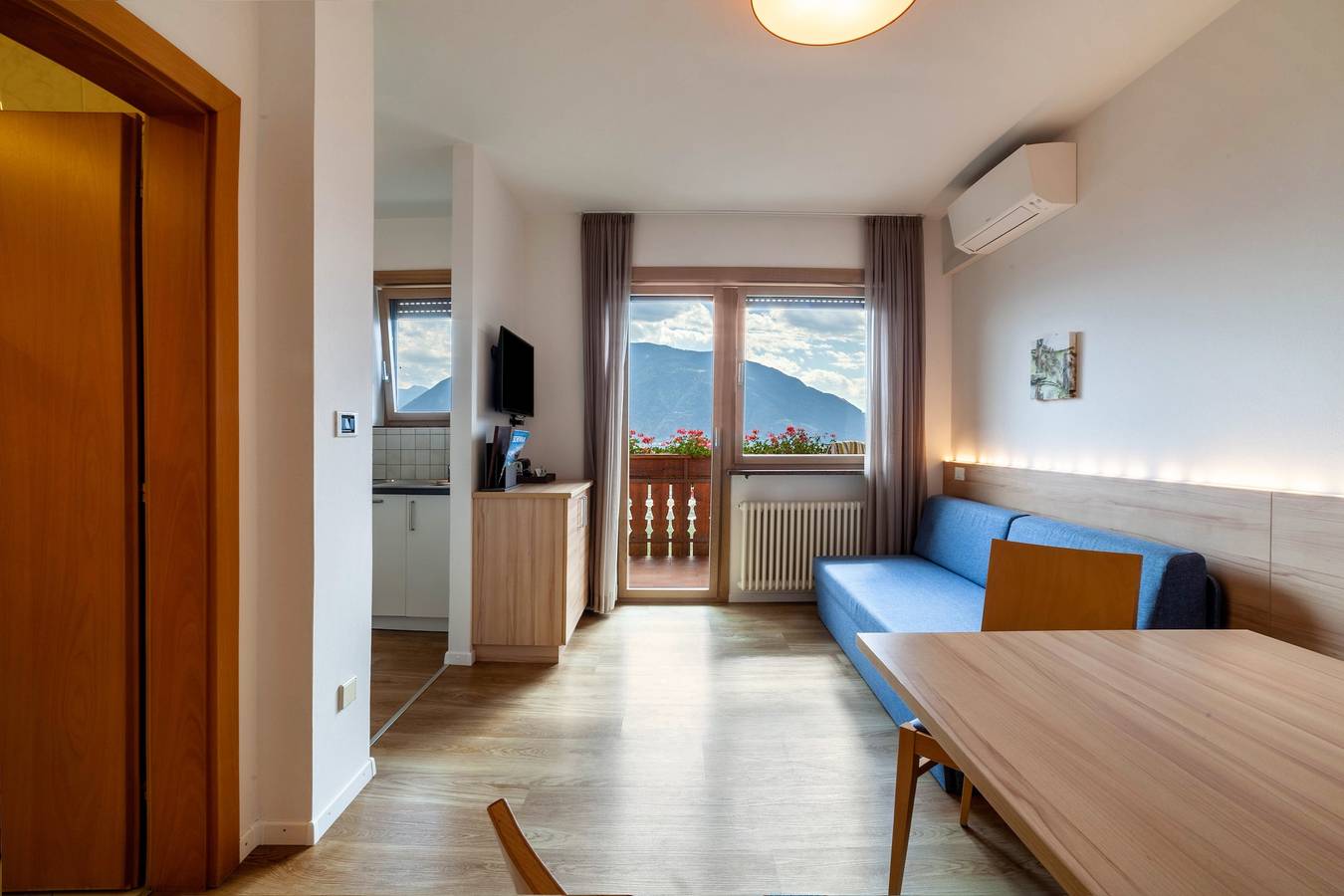 Ganze Wohnung, Ferienwohnung "Gartenheim Verena" mit Bergblick, Gemeinschaftspool & Wlan in Schenna, Sarntaler Alpen