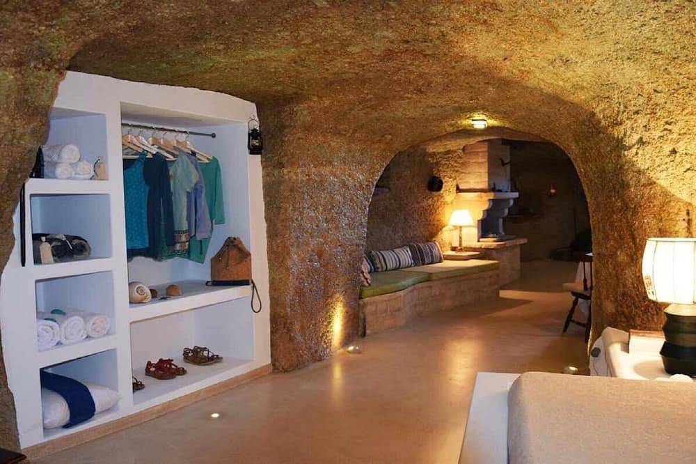 La grotte \"Terra Nullius\" est un lodge unique pour un autre type de vacances. in Milos