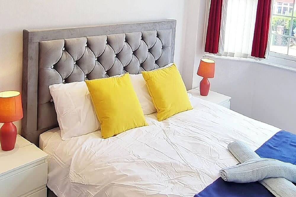 Spacious Four Bedroom House in Watford, Hertfordshire