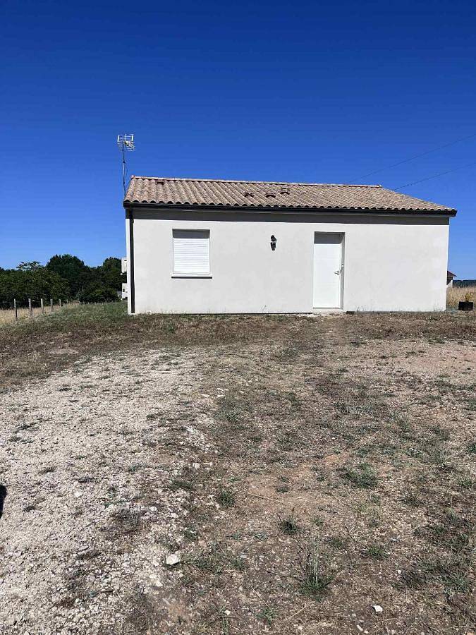 Location de vacances pour 4 personnes, avec vue ainsi que terrasse et jardin à Douzillac - 4