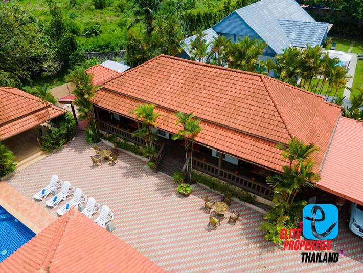 Villa för 25 Personer, med pool och trädgård i Kamala