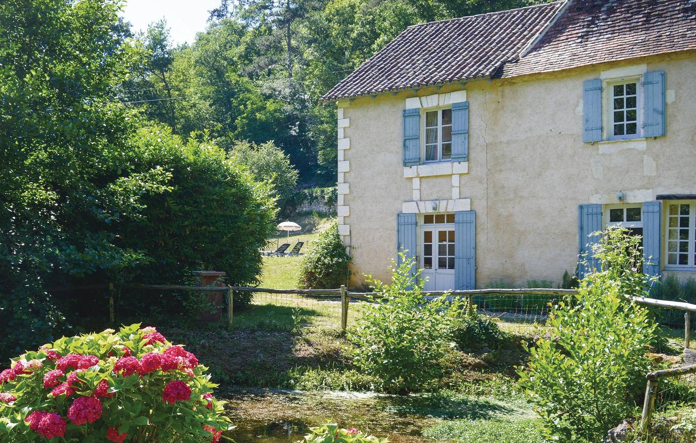Retraite en bord de mer avec piscine et parking in Mouleydier, Périgord Pourpre