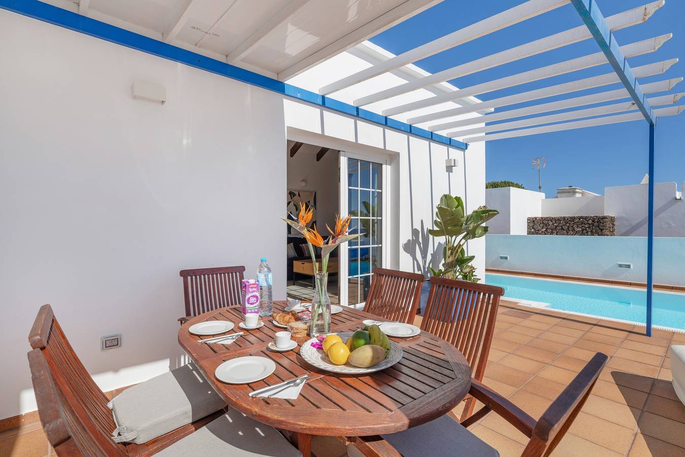 Vacation Villa 'Turqué' with Sea View, Private Pool and Wi-Fi in Punta de las Mujeres, Haría