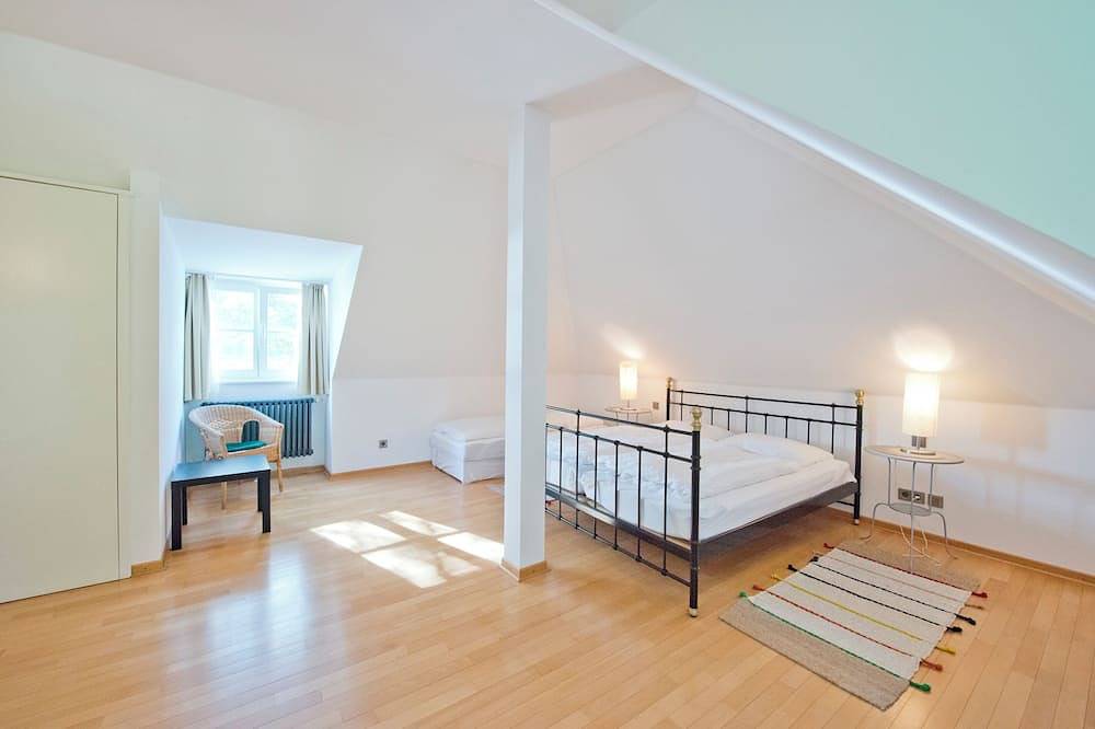 Ganze Wohnung, Gemütliche Ferienwohnung \"Claire\" direkt am Hafen von Rheinsberg in Rheinsberger See, Rheinsberg