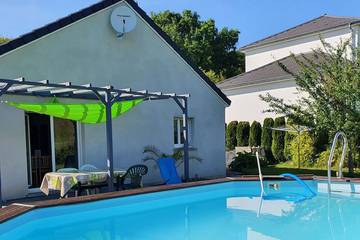 Gîte pour 8 personnes, avec terrasse ainsi que jacuzzi et jardin à Montfaucon (Doubs)