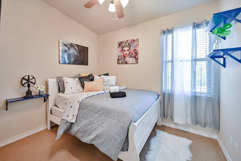 Ganze Wohnung, Cozy Townhome walk to Uta, Downtown, mins to At&T in Arlington, Tarrant County