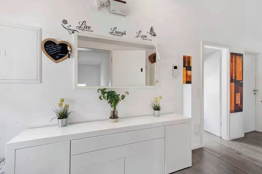 Ganze Wohnung, Gemütliche Zimmer in netter Wg in Laupheim, nahe dem Zentrum in Laupheim, Landkreis Biberach