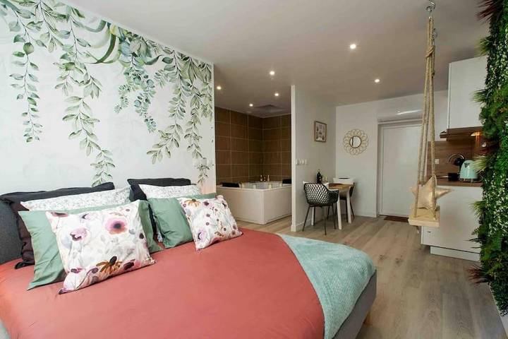 Gîte pour 2 personnes, avec Balcon et Jacuzzi ainsi que Terrasse et Jardin à Aubie-et-Espessas
