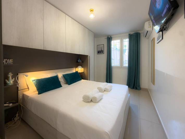 Gîte pour 8 personnes, avec vue et balcon dans Plage Fabron Bambou Nice - 4
