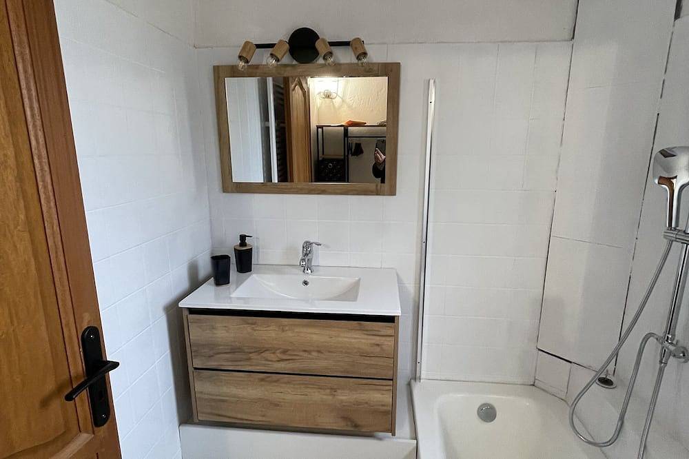 Appartement entier, Appartement bas de chalet à 30 minutes de la foux d’allos, in Villars-Colmars, Région Castellane