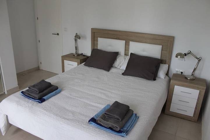Villa Paz - Luxe abordable avec piscine privée et jardins in La Gaspara, Estepona
