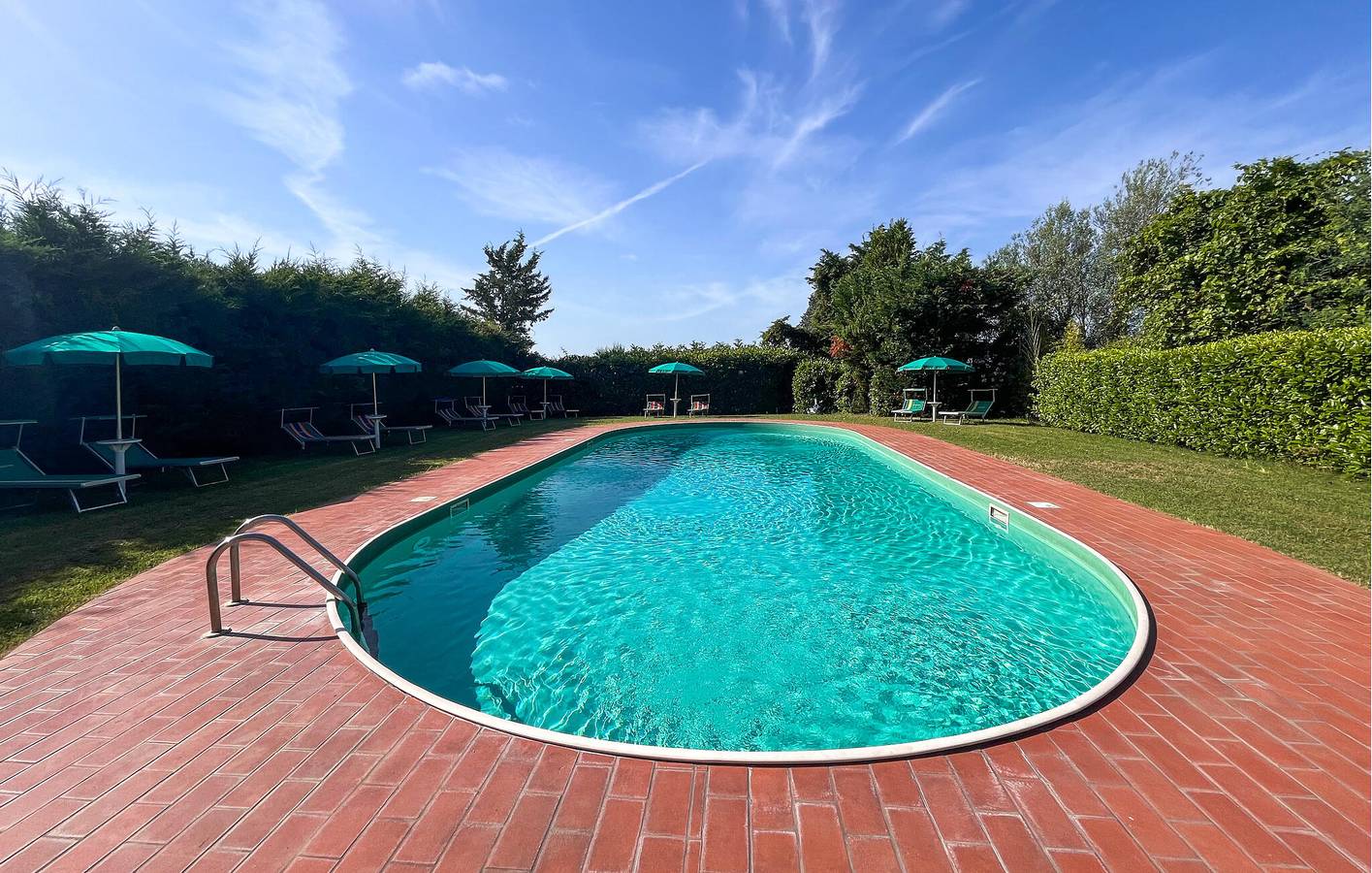 Appartamento intero, Tranquilla oasi di giardino con piscina - 300m da Tuoro sul Trasimeno in Tuoro sul Trasimeno, Lago Trasimeno