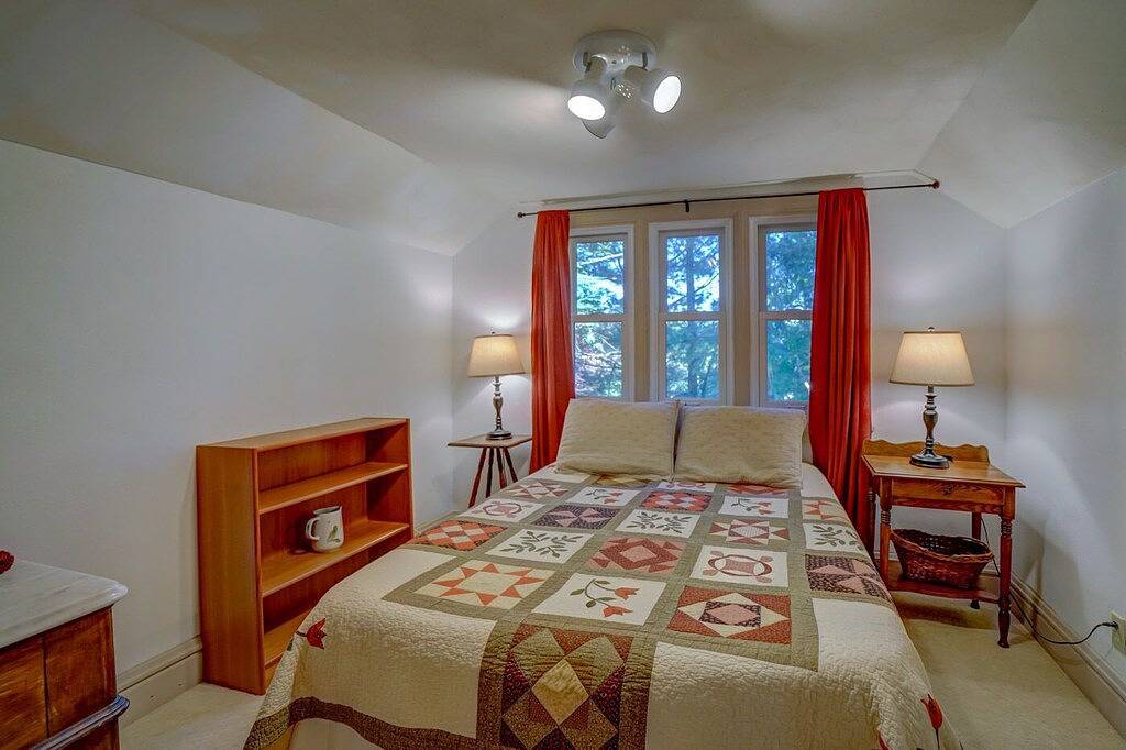 Günstig an der West Side von Madison gelegen (direkt an der University Ave.) in Madison, Dane County