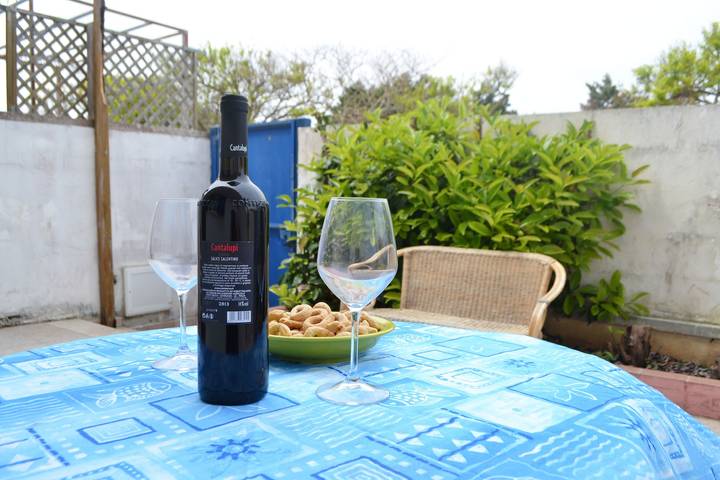 Charming Beachfront House with Spacious Terraces and Garden in San Foca, Melendugno