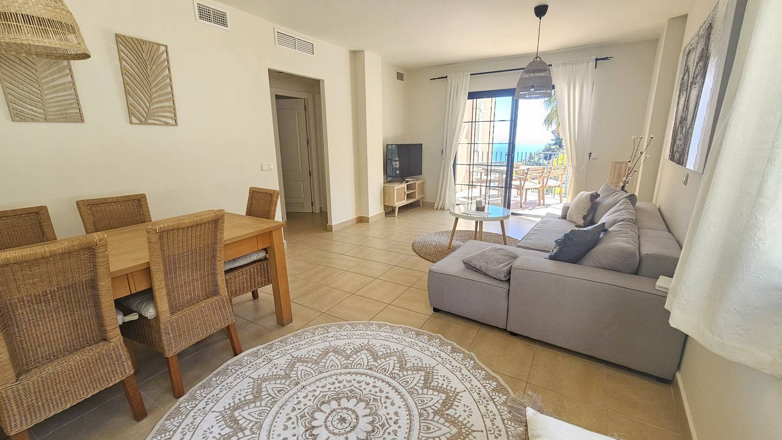 Entire apartment, Apartment 'Balcón Cerro Gordo' with Sea View, Wi-Fi and Air Conditioning in Cerro Gordo, Almuñecar