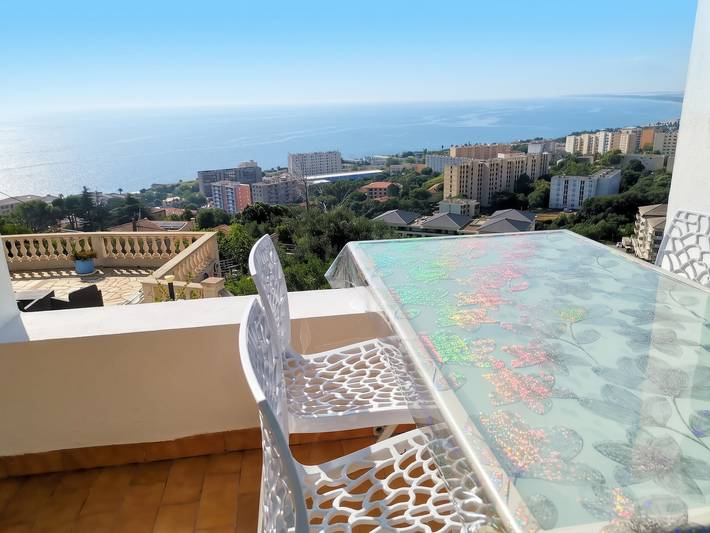 Appartamento intero, Appartamento vista mare a Bastia, terrazza e piscina privata. in Bastia, Capo Corso