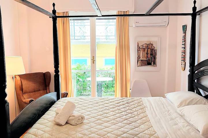 Entire apartment, Magnificent apartment in Plaka in Central Section of Athens, Athens