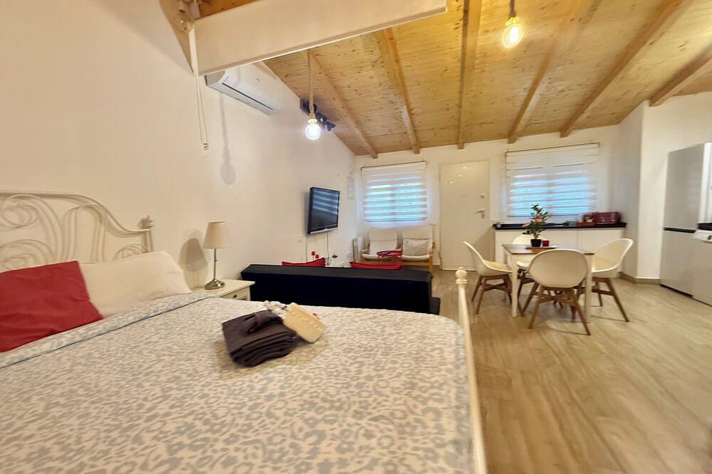 Charming 1-bedroom house in brilliant Pozuelo de Alarcón with Wifi, Ac in Pozuelo de Alarcón, Madrid Province