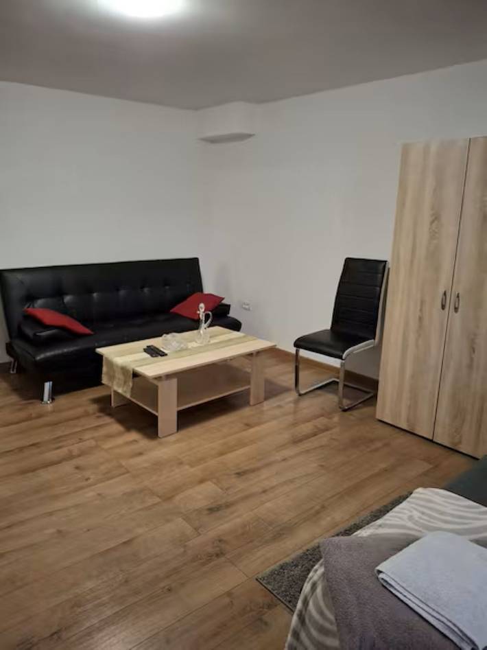 Ganze Ferienwohnung, Schöne Vollausgestattete Monteurs- Gästewohnung in der Gartenstadt Leuna und nähe Geiseltalsee / 2210 in Leuna, Saale-Unstrut